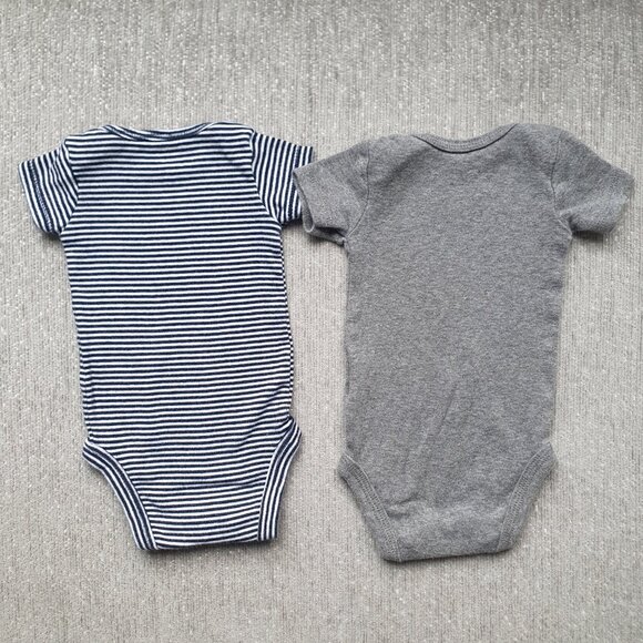 💙5/$20💙 Carter's Baby Bodysuits Onepieces Size Newborn - Picture 2 of 3